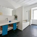 Stunning Near Chiado Apartamento
