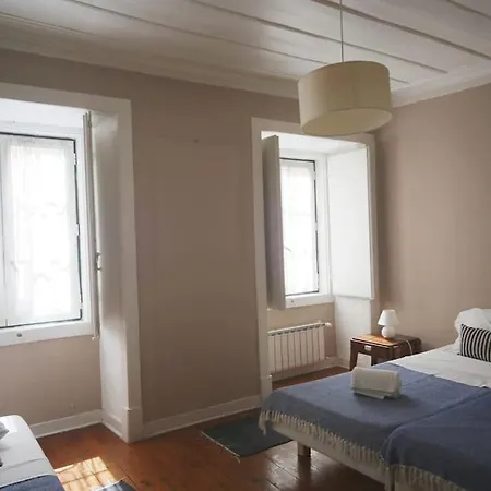 Vintage Near Chiado Лісабон