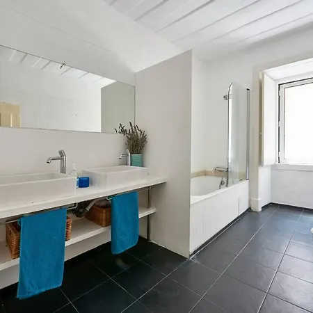 Vintage Near Chiado Апартаменти